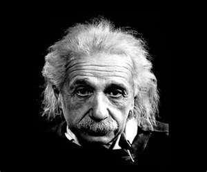 Albert Einstein: A mente que se abre a uma nova idia jamais volta ao seu tamanho original.