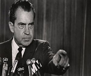 Richard Nixon:  A grandeza vem não quando as coisas sempre vão bem para você, mas a grandeza vem quando você é realmente testado, quando você sofre alguns golpes, algumas decepções, quando a tristeza chega. Porque apenas se você esteve nos mais profundos vales você poderá um dia saber o quão magnífico é se estar no topo da mais alta montanha.